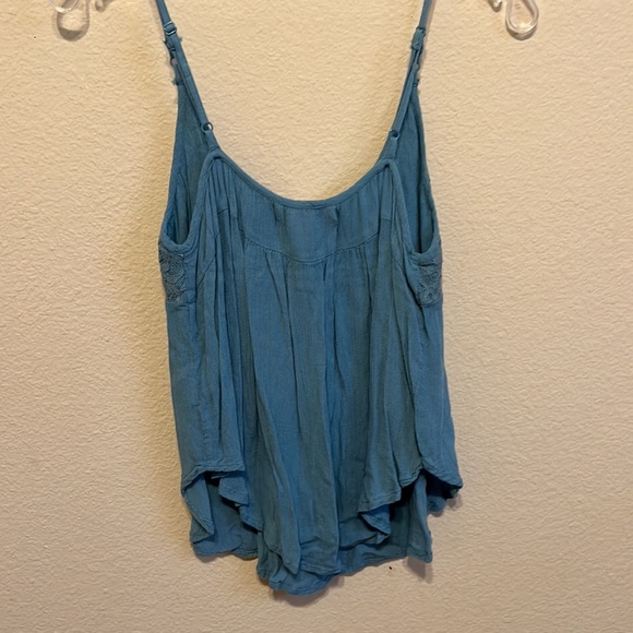 Blue flowy tank with lace patches - Picture 3 of 3